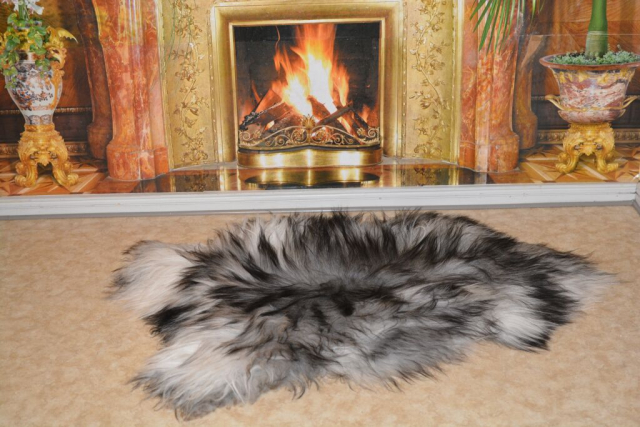 Island Lammfell Silber Dark Langhaar