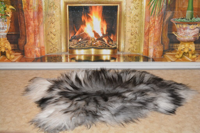 Island Lammfell Silber Dark Langhaar